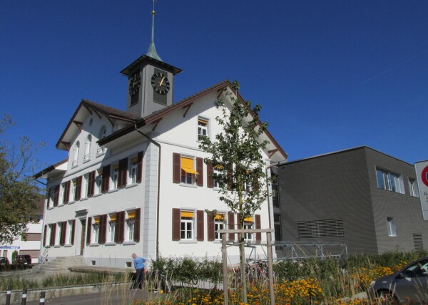 Schulhaus-Hirschthal1.JPG